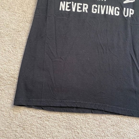 Of Mice & Men L Never Giving Up MMXV 2015 Graphic Band Tee T-Shirt Metalcore - Picture 6 of 11